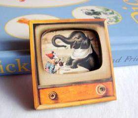 Circus Clown And Elephant Tea Party - Television TV 3D Dimensional Pin Badge Brooch - Lg Chipboard Paper And Wood Decoupage Collage - Orange Blue Pink Polka Dots
